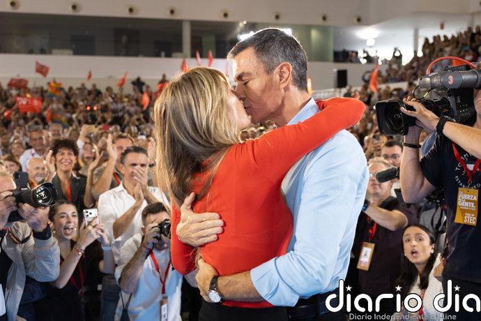 El PP dice que el beso de Sánchez con Begoña Gómez copia la campaña de Cristina Kirchner: "Es más falso que Judas"