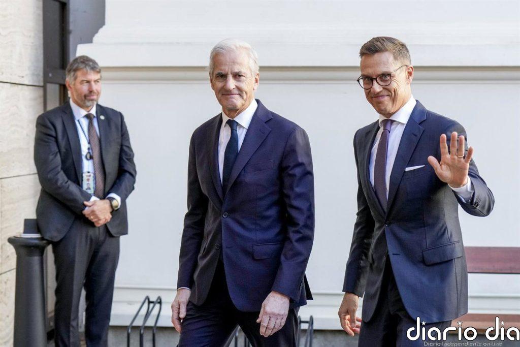 El presidente de Finlandia y el primer ministro de Noruega abordan con Putin el impulso diplomático en Ucrania