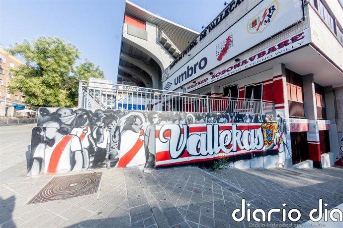 El Rayo Vallecano devolverá la franja a la camiseta y se compromete con una "relación positiva" con su afición