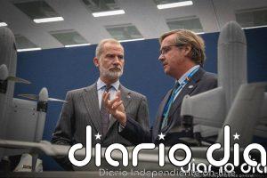 El Rey visita el espacio de ARMMO en INDUDEF 2026 y conoce su interceptor autónomo de drones