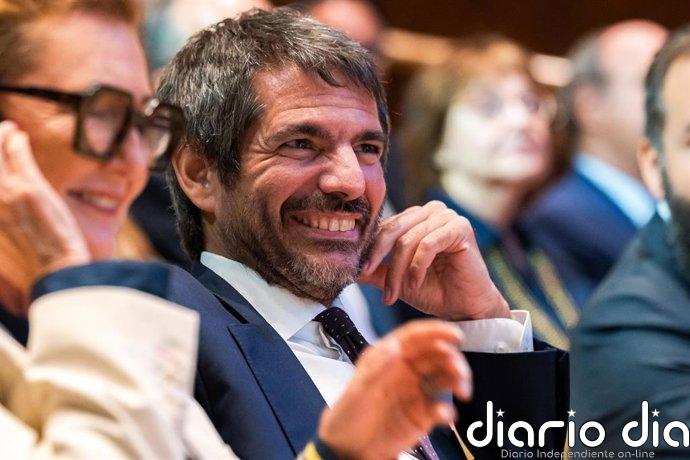 El sector cultural pide al futuro Gobierno "urgencia" con la IA y agradece la "cercanía" de Urtasun