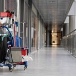 El sector de la limpieza emplea a 470.000 personas en España y representa el 1,05% del PIB, según la patronal