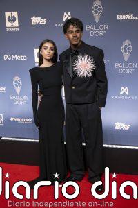 El vestido de Inés García en el Balón de Oro junto a Lamine Yamal tiene un detalle que marca la diferencia