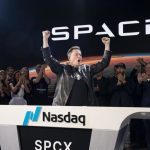 Elon Musk promete regalar una acción de SpaceX a cada niño de EEUU