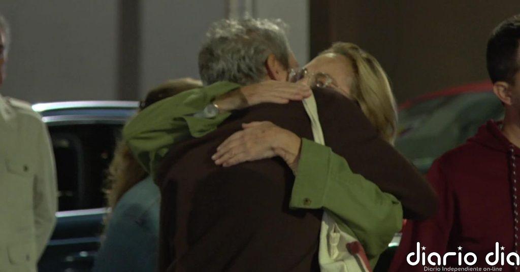 Emoción y tristeza por Maricarmen en la vigilia improvisada frente a la vivienda de la que fue desahuciada