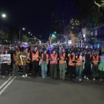 Emotivo homenaje de despedida a Maricarmen frente a la casa de la que fue desahuciada