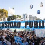 Estudiantes argentinos desalojados de la Secretaría de Educación tras exigir cumplir la Ley de Financiamiento