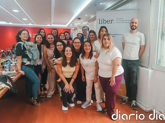 Expertos piden apoyos para proteger a las mujeres con discapacidad en redes sin prohibir su uso