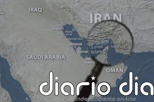 Explota un superpetrolero tras chocar con una mina naval en el estrecho de Ormuz