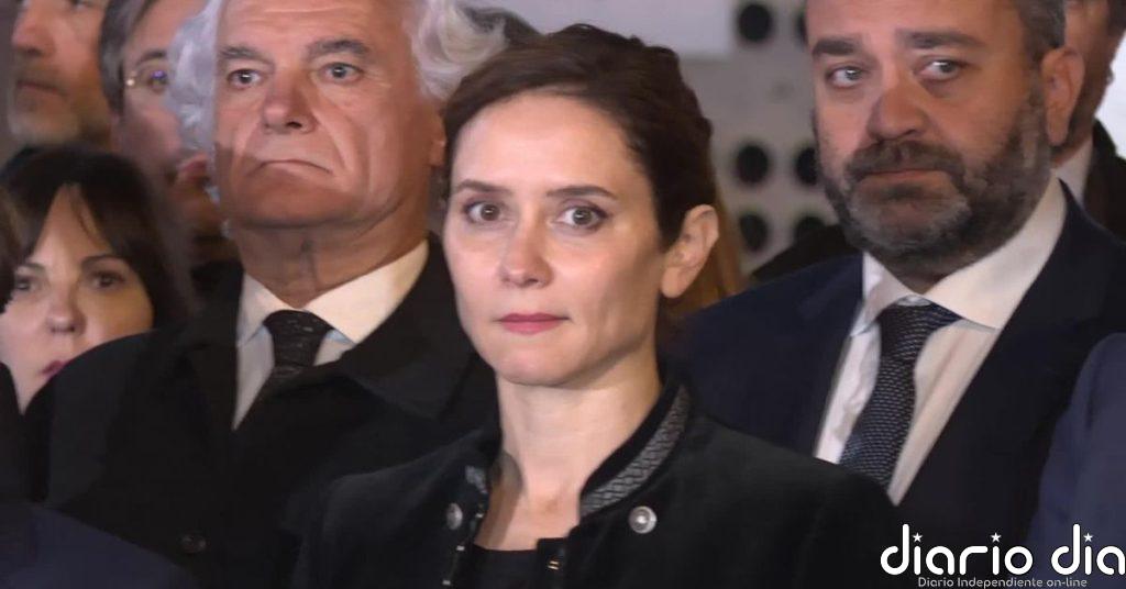 Feijóo, Ayuso y Almeida guardan un minutos de silencio por las víctimas de la tragedia de Urda
