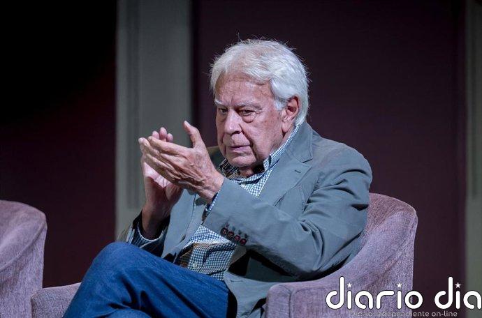 Felipe González critica a Sánchez por decir que el Congreso "traicionó" a la mayoría
