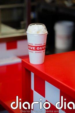 Five Guys cumple diez años en España tras superar los 100 millones de euros de facturación