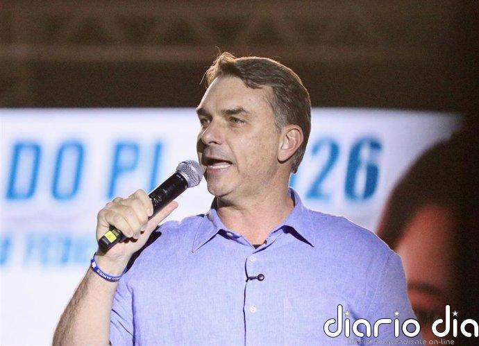 Flávio Bolsonaro apela a su mayoría en el Congreso para "cambiar la Constitución" y "redemocratizar" Brasil
