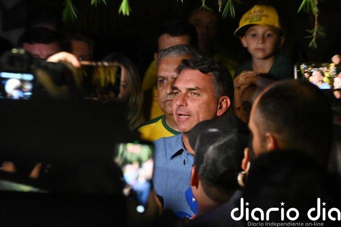 Flávio Bolsonaro llega a EEUU tras abandonar Brasil después de su derrota electoral ante Lula