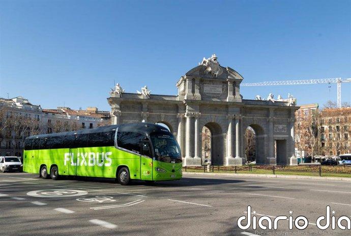 Flixbus pide a Óscar Puente que explique, más allá de sus tuits, por qué pone trabas a su actividad en España