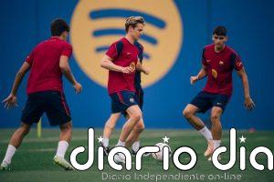 Frenkie de Jong completa parte del trabajo con el grupo y se acerca a su regreso