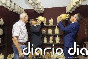 Fuentes destaca la importancia del sector alfarero para el desarrollo económico y social de La Rambla (Córdoba)