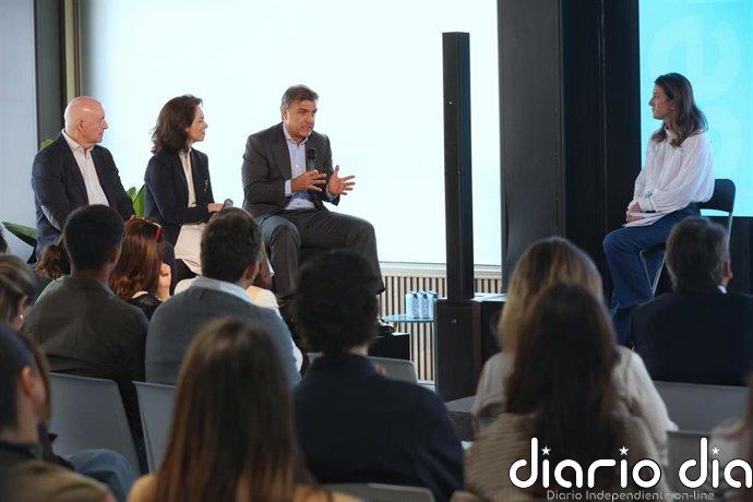 Fundación Seres ve la convivencia intergeneracional un reto futuro: "Nunca habían convivido tantas generaciones juntas"