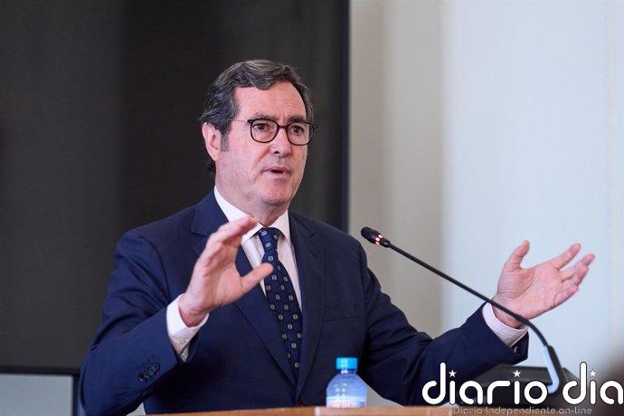 Garamendi ve "política" la huelga general, estudiará recurrirla y critica el uso "político" de Maricarmen