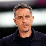 Gary Neville insta a los Glazer "a vender" e "irse ya" del Manchester United