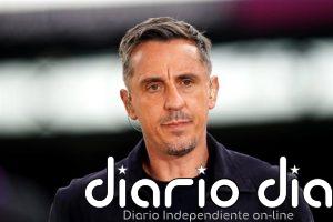 Gary Neville insta a los Glazer "a vender" e "irse ya" del Manchester United
