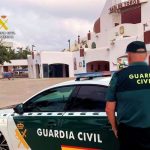 Hallan un cadáver "sin signos de violencia" en una zona abrupta en la A-7 en Almería