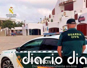 Hallan un cadáver "sin signos de violencia" en una zona abrupta en la A-7 en Almería
