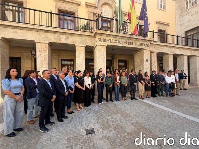 Instituciones y colectivos de Almería guardan silencio en memoria de las víctimas del accidente ferroviario de Urda