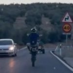 Investigado un conductor tras exhibirse en redes realizando maniobras temerarias con varias motocicletas en Jaén