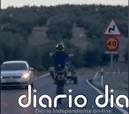 Investigado un conductor tras exhibirse en redes realizando maniobras temerarias con varias motocicletas en Jaén