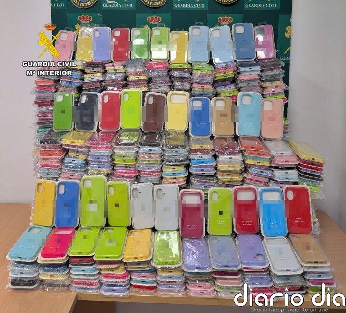 Investigan a 5 personas, una de Albacete, tras intervenir más de 1.200 artículos falsificados en Zafra MÉ