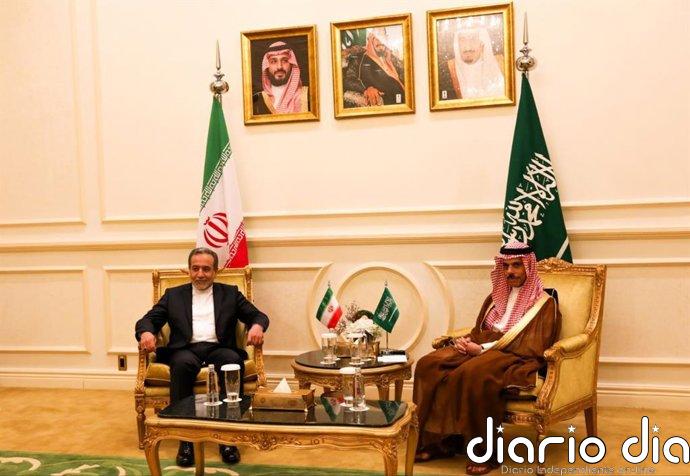 Irán pide diálogo en Yemen y se ofrece a Arabia Saudí para mediar e iniciar conversaciones con los hutíes