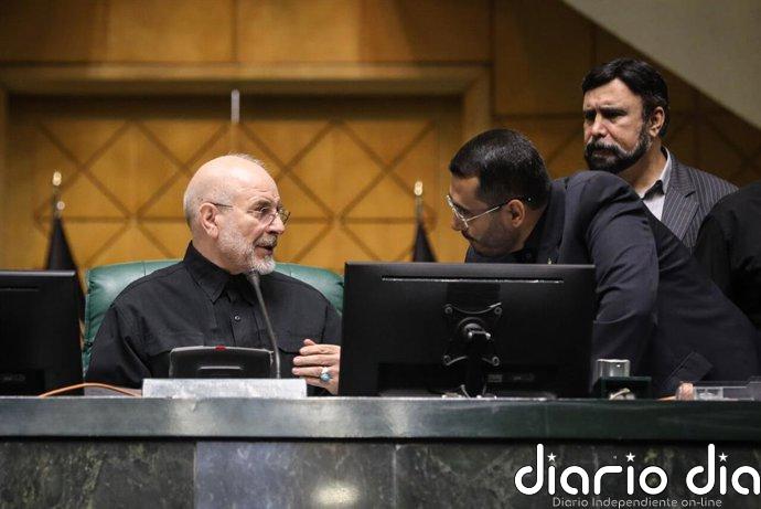 Irán se atiene a su plan para Ormuz y avisa a EEUU de que la estrategia del "palo y la zanahoria" no funciona