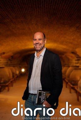 Javier Oliva lanza 'El laberinto de piedra', thriller en torno a la construcción de El Escorial:"Es un escenario brutal"