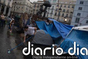 La acampada comienza a extenderse más allá de la Puerta del Sol cuando se cumple una semana de su comienzo