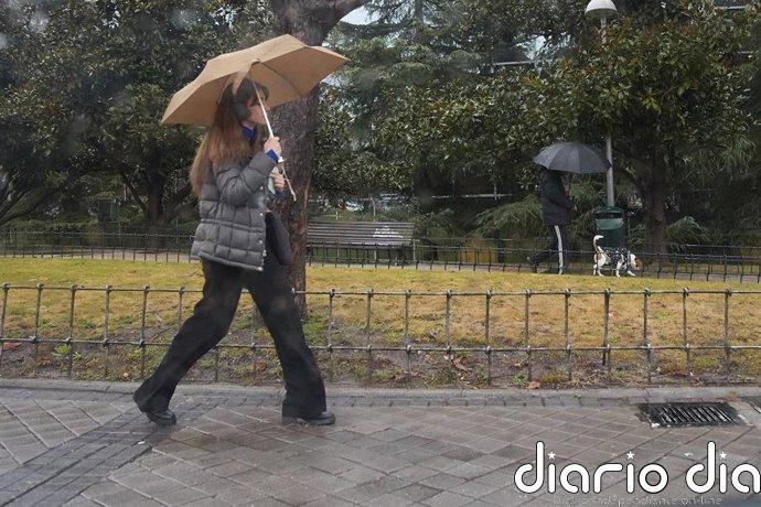 La Aemet mantiene el aviso amarillo por lluvias y tormentas en la región este domingo y lo extiende hasta el lunes