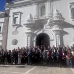 La Asamblea de Extremadura guarda un minuto de silencio por las víctimas del siniestro ferroviario en Toledo