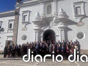 La Asamblea de Extremadura guarda un minuto de silencio por las víctimas del siniestro ferroviario en Toledo