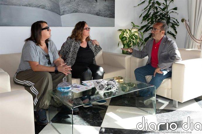 La asociación Extremadura Entiende traslada a la Diputación de Cáceres sus líneas de trabajo
