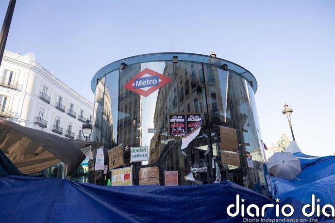 La Comunidad ordena el cierre de la estación de Sol para realizar "trabajos de limpieza urgentes" por la acampada