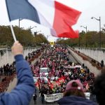 La confianza de los franceses se desploma a mínimos desde 2013 en medio de las protestas