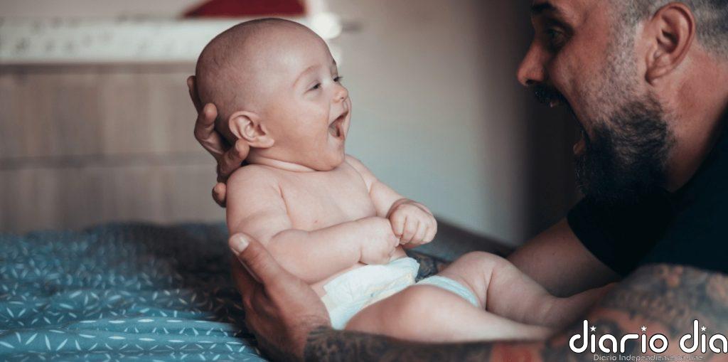 La escasa licencia por paternidad perjudica a las mujeres