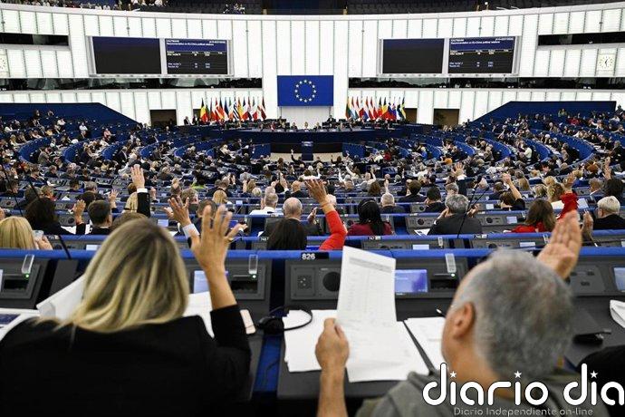 La Eurocámara pide reducir la dependencia de China y responder si Pekín no abre sus mercados