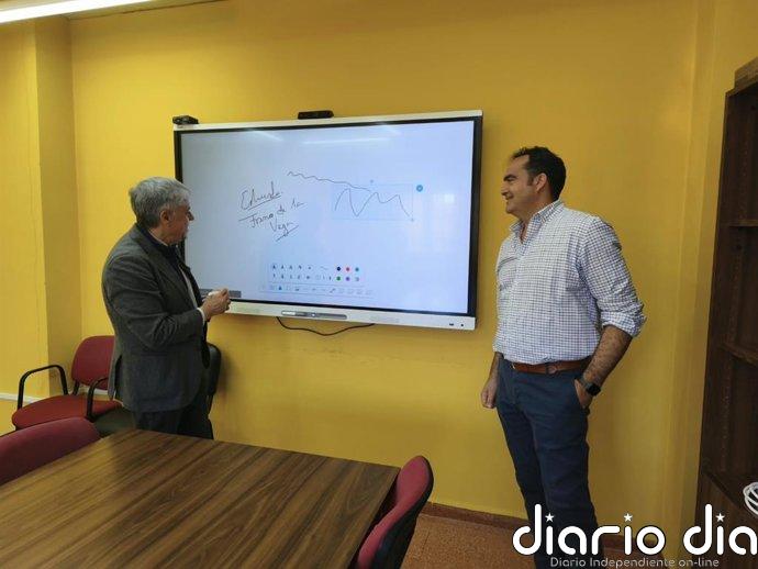 La Junta entrega 114 pantallas interactivas a las asociaciones de jubilados de la provincia de León