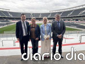 La ministra Milagros Tolón visita en Buenos Aires el estadio Monumental y la Bombonera