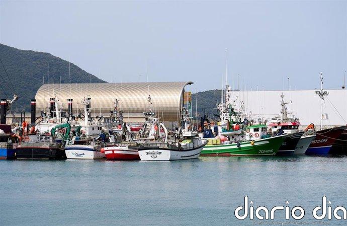 La oposición se une en el Parlamento para pedir al Gobierno ayudas para los pescadores por el impacto del combustible