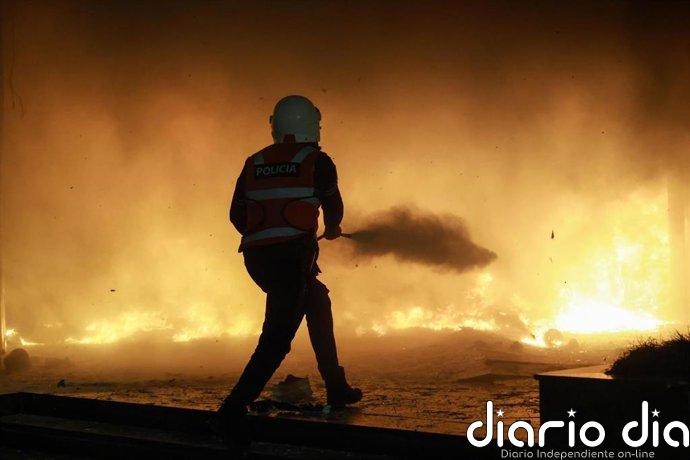 La Policía de Albania cifra en 71 los agentes heridos durante las protestas estudiantiles en Tirana