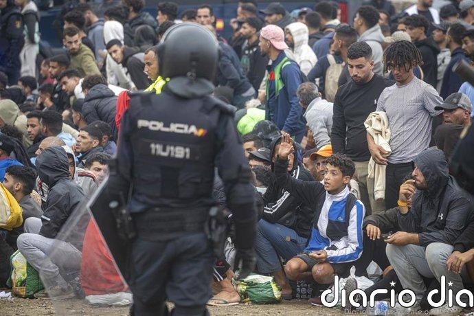 La Policía se despliega en Los Rosales y el Tarajal para retirar a los últimos migrantes de las calles de Ceuta