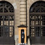La Policía sueca reduce a tiros a un hombre armado delante del Palacio Real en Estocolmo