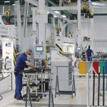 La producción industrial modera su avance en agosto al 1,6% y suma seis meses de alzas